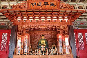 同じく鄭成功が祀られている場所がもう1つ、この近くにあります。「延平郡王祠」です。こちらは規模が大きく歴史公園の雰囲気が漂います。ツアーのコースに組み込まれることも多く、知名度も上……。