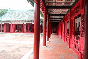 同じく鄭成功が祀られている場所がもう1つ、この近くにあります。「延平郡王祠」です。こちらは規模が大きく歴史公園の雰囲気が漂います。ツアーのコースに組み込まれることも多く、知名度も上……。