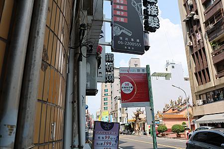 ちなみに２つのスポットは徒歩で15分ほどの距離。「鄭成功祖廟」向かいのバス停から台湾好行98バスに乗れば、らくらくアクセスできますよ。併せてお参りしてみてはいかがですか？