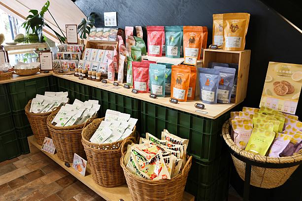 1階は食品系が充実しています。グルメ土産を探しているならぜひチェックしておかねば！