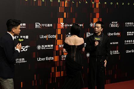 大Sが亡くなった後、大Sの名前の「媛」をタトゥーで記したこと。大切な時間には大Sの一部を入れたペンダントをいつも身に着けていることなどを語ってくれました。姉が力をくれた、そして何より心にぽっかり空いた穴が全くふさがらないという母が、今回この賞を受賞したら少しは穴がふさぐことができると語っていたことから、喜びもひとしお！さらに、番組のパートナーである派翠克とともに、賞金は全額花蓮へ寄付すると語っていました。