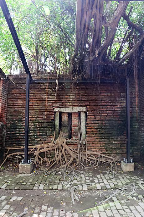 そして、洋館の裏手にあるのが倉庫として使われていた建物です。