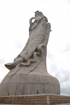 風を感じる後ろ姿