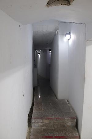 半地下の廊下