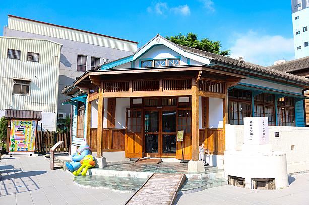 建設されたのは1923年。その後、1944年にヒノキとスギ使った現在の姿に建て替えられました。