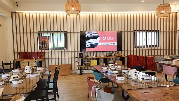 醤油に関する説明を受けたところに戻って、醤油づくり体験に入ります。