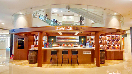 KAVALANの実力を試してから台湾土産をゲット！