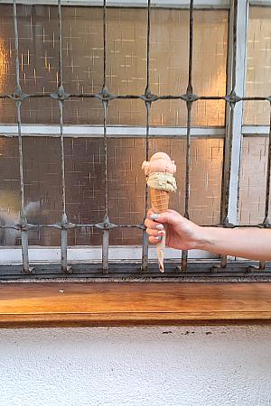 こぢんまりとした店内はところどころ台湾のレトロ感あふれる雰囲気も◎！写真をたくさん撮りたくなるけれど、ジェラートはすぐに溶けるので、撮影はほどほどにして、早めに食べてくださいね！
