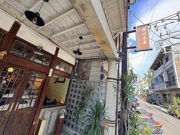 日本時代の面影残る嘉義。映画「KANO」でもおなじみのところですが、まるでその当時を再現したようなカフェ「堀川茶事」を見つけました。