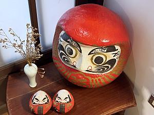 「堀川茶事」の2階は日本と同じように靴を脱ぎます。板張りのお部屋に和室の畳席……古い梁や柱を間近に感じられる空間から、日本統治時代の建物を丁寧にリノベーションしたことが感じられるはず！