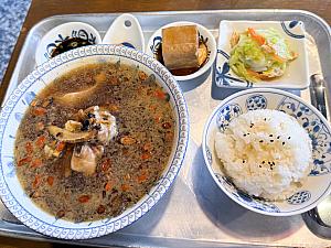 何首烏雞肉湯(330元)