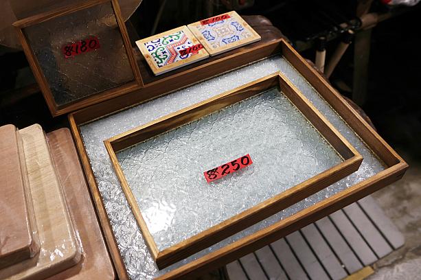 そんな中、ナビカメラマンが購入したのは、海棠花モチーフのすりガラスでできたトレー。かわいい♡おまけに台北のお洒落雑貨屋よりう～んとお買い得だったとか！