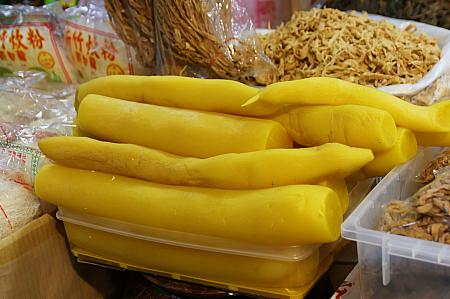 嘉義のソウルフード「火雞肉飯」のトッピングとして欠かせないたくあんを売っている店が多いのも嘉義らしくていい感じ！