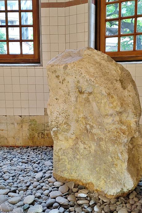 このほか通常の展示もいろいろ。北投温泉の名を世界に知らしめる元となった貴重な北投石も飾られています。