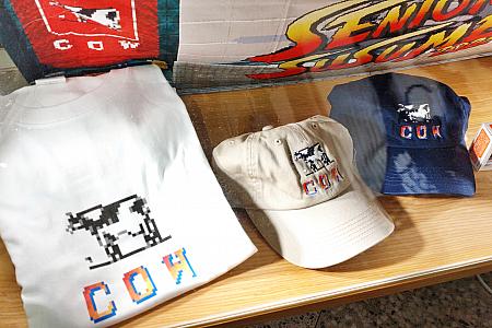 大阪で開催されたばかりの「銭湯のススメ2025 ～大阪・関西編」で人気を博したBEAMS JAPANとのコラボ商品の展示もありますよ。