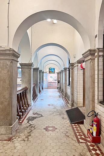 なにより建物自体が歴史ある展示物。公共浴場として機能していた頃をしのばせる建物はレトロで素敵です。