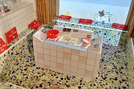 COWといっしょに映え映えな写真が撮れちゃうフォトコーナーや濡れずにお風呂で読書ができるブックコーナー……