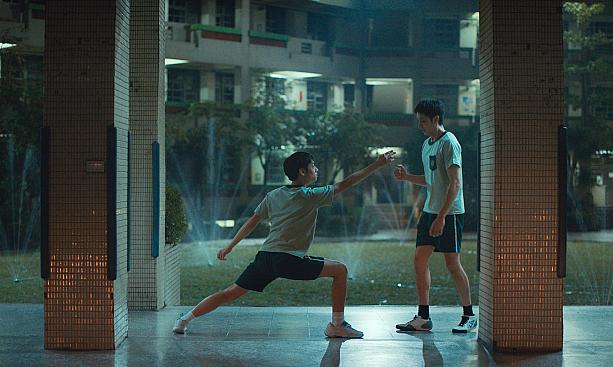 映像の美しさにも注目してください。ガラスのように繊細なハートを持つ弟ジージエの周りを取り巻く街の空気というか、ほの暗さがなんとも言えず台北っぽいんですよね。<br>© Potocol_Flash Forward Entertainment_Harine Films_Elysiüm Ciné