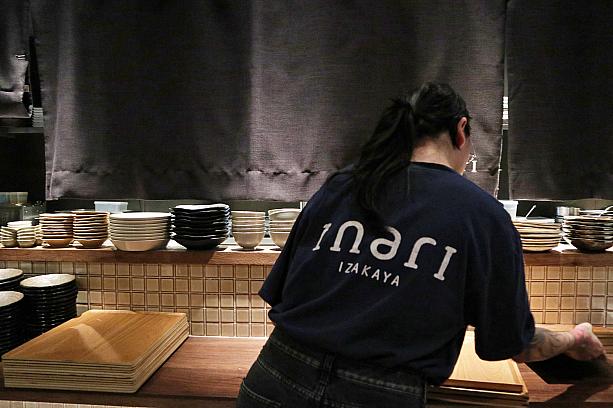 笠氏曰く、もうもうと煙が上がる店内で、お酒を酌み交わしながらわちゃわちゃがやるのが福岡流なんだとか。みなさんも、おいしい鶏料理とお酒(おすすめは芋焼酎！)でワイワイしてみませんかー？