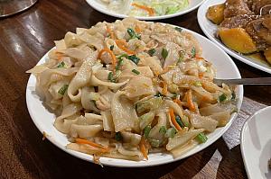 炒粄條(炒め平打ち麺)