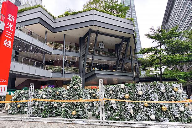 ですが、遠くからでもわかる……クリスマスツリー、倒れてる？涙　またもや調べてみると、「2025年11月20日」からのスタートだったみたい……。(クリスマスツリーは倒れていたのではなく、組み立て前だっただけでした)SNSで映像だけみて判断しちゃだめですね……。事前の下調べ、本当に必要です！