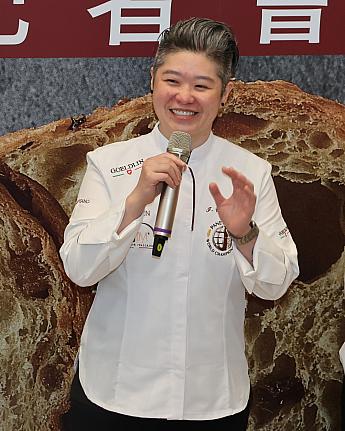 キャプテン：「Quelques Pâtisseries某某甜點」のパティシエ・賴怡君