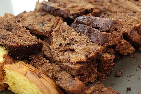 チョコレートパネットーネってものがあることを知らずに食べたんですが、これアリアリ！めっちゃおいしい♡