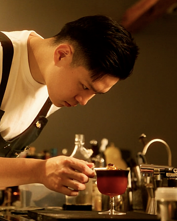 酉日咖啡吧｜Arthur