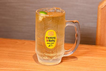 これにハイボールかコーラかお味噌汁を選べるのですが、川村料理長が激推しするのが「ハイボール」を組み合わせること。酢飯の酸味・魚の脂・醤油の塩味に対し、ハイボールの炭酸が口内をリセットし、次の一貫をよりクリアに味わえます。