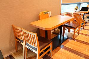 この日ナビが訪れたのは「台北京站店」。「京站(Qスクエア)」内にありながら、イベント時にはマグロの解体ショーなども行われるそうですよ。カウンター席も広々しているし、テーブル席もあります。