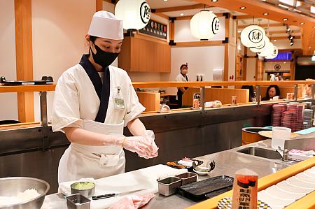 このセットは、35年以上の寿司職人歴を持つ川村料理長が、おすすめするお寿司の食べ方を体験できるのだそう！