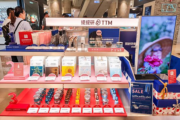 前身を含めると社歴は20年。当初はEUの化粧品規制PIFの認証を取得し、ヨーロッパ各国で販売をはじめました。パリの百貨店「ル・ボン・マルシェ(Le Bon Marche)」をはじめ、ヨーロッパ各地で広く展開しているのはそのため。その後、台湾市場にも逆進出し、今では東南アジアやオセアニア、アフリカと世界各国にファンを持つほどに。