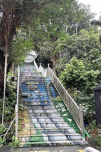 【瑞芳・九份観光】瑞芳駅と九份で手作り体験＆街歩きを満喫してきました！台鉄「瑞芳」駅の裏改札にも見どころがたくさんあるんです！