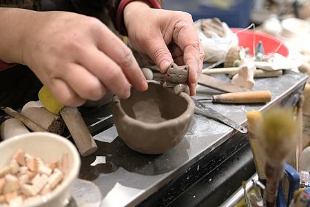 湯呑のふちにあっという間に猫ちゃんが！