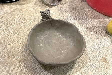 なぜかお皿になったナビの作品……