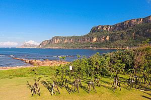【台湾観光スポット】台湾版・彫刻の森美術館「朱銘美術館」ほか台湾北海岸を旅するなら、お得な「朱銘アート山海行セット券(朱銘山海藝文行)」で楽しもう！ 台湾北海岸 朱銘美術館 海の見えるカフェ 景観のよいカフェ 朱銘アート山海行セット券 朱銘山海藝文行 聯想國際行銷 台湾好行バス 台湾好行バス716皇冠北海岸線 台湾旅行 台湾観光 台北旅行台北観光