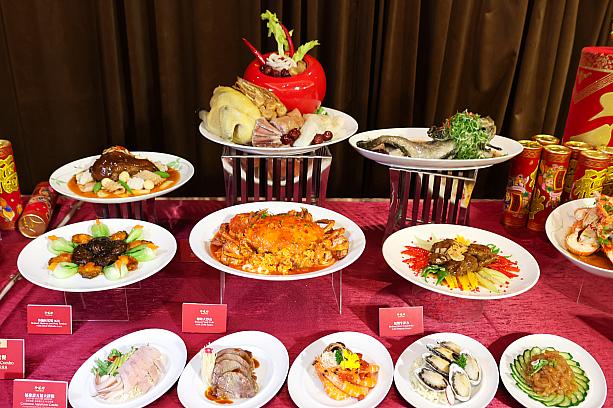 かつてはお母さんがせっせと手作りしていた「年菜」も、現代ではレストランやホテルで注文することも多いとか。そこで「台北福華大飯店(ハワードプラザホテル台北)」では、そんな現代人のニーズに合わせた6つのセットを用意。核家族向けの少人数セットや単品、さまざまな食の好みに合わせた広東風、南洋風などバラエティ豊かなラインナップとなっています。