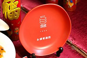 ちなみに「蓬萊邨」は台湾版ミシュランガイドとも言えるグルメの格付け「500盤」で2025年サステナブル賞(永續餐廳獎)を受賞して、ますます注目のレストランなんですよ。「スジアラと冬瓜の蒸し物(鹹冬瓜蒸紅條)」は500盤で選ばれたひと皿。