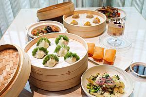 【台湾グルメ】期間限定ユニークな小籠包を「楽天皇朝(樂天皇朝 PARADISE DYNASTY)」でいただきま～す！ 楽天皇朝 樂天皇朝 ParadiseDinasty パラダイスダイナスティ 信義区 煙燻星鰻小籠包 燻製アナゴの小籠包 八色小籠包 翡翠白玉花蔬蒸餃 ヒスイ白菜の蒸餃子 台湾グルメ 台北グルメ 台湾旅行 台湾観光 台北旅行台北観光