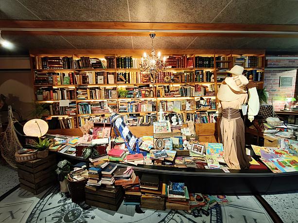 店の浸水対策にバスタブやゴンドラに陳列している様子を再現しているんですね！