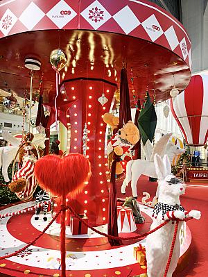 【台北101】展望台・グルメ・ショッピングだけじゃない！クリスマスデコがかわいい「台北101」はこの時期だけ！ 台北101 台北101クリスマス クリスマスデコレーション フォトスポット トイストーリー 台北クリスマスツリー 台北クリスマス 台湾旅行 台湾観光 台北旅行台北観光