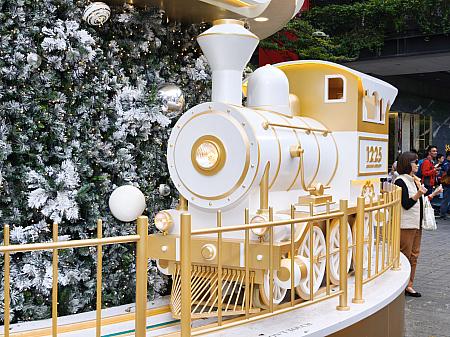 レトロな機関車、ショー中は動く！らしい