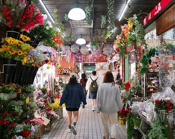 お天気もよかった12月のある日、MRT「中山」駅からMRT「北門」方面へぶらぶら歩いてみることに。
