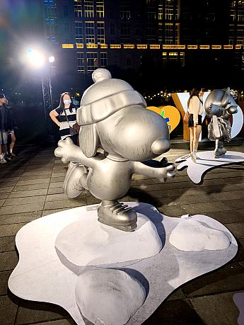 正直、日本のクリスマスのイルミネーションやクリスマスツリーの方が気合入っているので、台湾へ旅行に来てわざわざ「クリスマス」を感じなくてもいいんだよなぁという方、ちょっと待ってください！台湾も頑張っているんです！2025年の台北市は「PEANUTS(ピーナッツ)」とコラボし、台北市にスヌーピーとそのなかま＆きょうだいが出没しています！