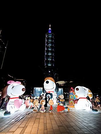 正直、日本のクリスマスのイルミネーションやクリスマスツリーの方が気合入っているので、台湾へ旅行に来てわざわざ「クリスマス」を感じなくてもいいんだよなぁという方、ちょっと待ってください！台湾も頑張っているんです！2025年の台北市は「PEANUTS(ピーナッツ)」とコラボし、台北市にスヌーピーとそのなかま＆きょうだいが出没しています！