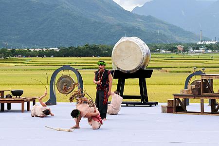 【台湾イベントレポート】秋の風物詩！原住民歌手「桑布伊」とパフォーミングアート集団「優人神鼓」がタッグを組んだ「2025池上秋收稻穗藝術節」に大感動！ 池上秋收稻穗藝術節 池上秋收稲穂芸術節 優人神鼓桑布伊