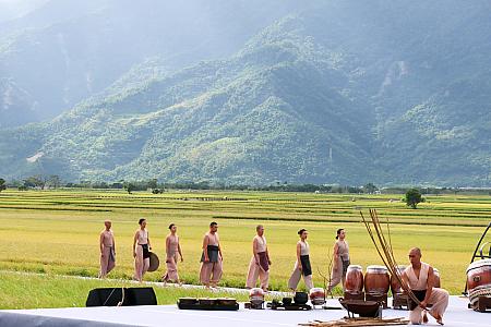 【台湾イベントレポート】秋の風物詩！原住民歌手「桑布伊」とパフォーミングアート集団「優人神鼓」がタッグを組んだ「2025池上秋收稻穗藝術節」に大感動！ 池上秋收稻穗藝術節 池上秋收稲穂芸術節 優人神鼓桑布伊