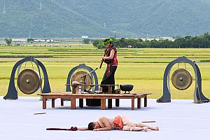 桑布伊のすごさは様々な原住民楽器も難なく演奏できるとこにもあります。実は台湾だけでなく、国際交流したときに交換した、海外の楽器も演奏してくれました！