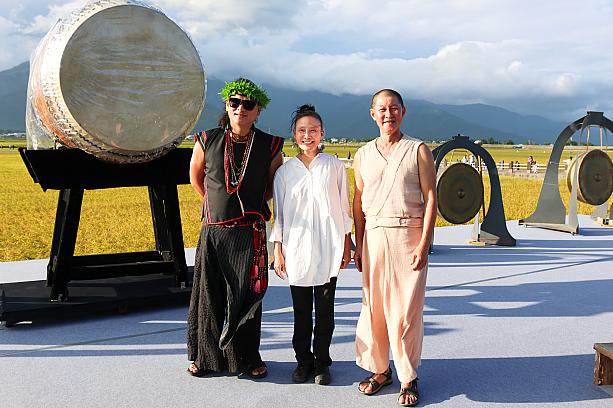 舞台終了後の3人。充実感に満ちています