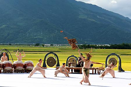 【台湾イベントレポート】秋の風物詩！原住民歌手「桑布伊」とパフォーミングアート集団「優人神鼓」がタッグを組んだ「2025池上秋收稻穗藝術節」に大感動！ 池上秋收稻穗藝術節 池上秋收稲穂芸術節 優人神鼓桑布伊